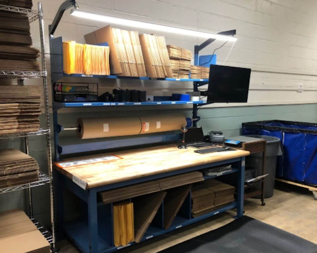 Shipping station in an e-commerce warehouse